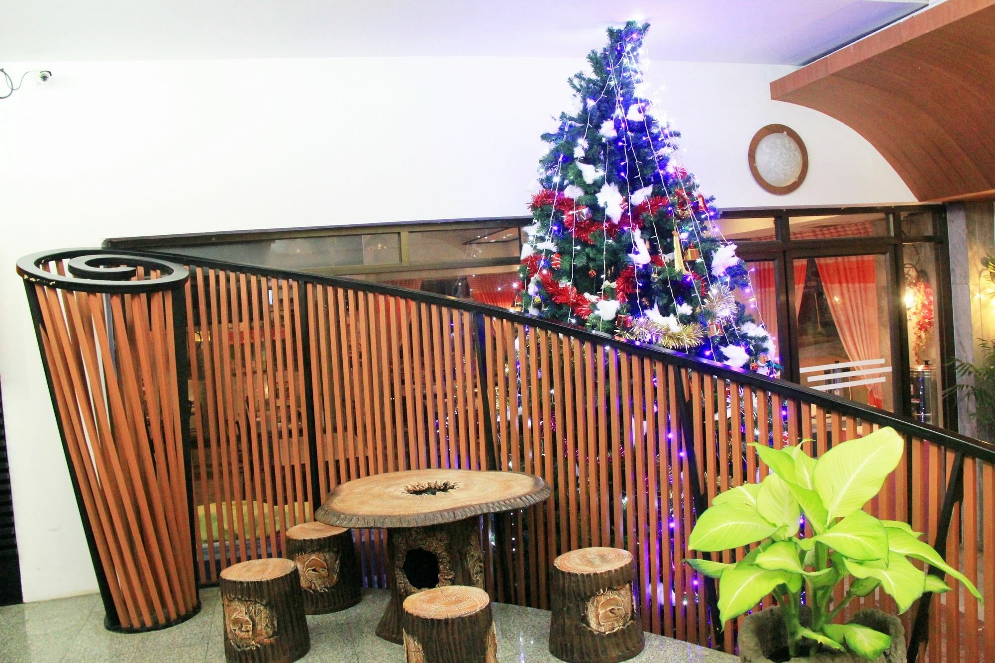 โรงแรมเรือนทิพย์ เชียงราย Ruean Tip Hotel Exterior photo