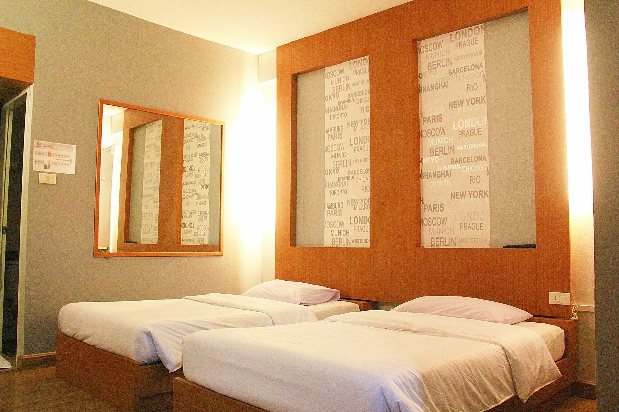 โรงแรมเรือนทิพย์ เชียงราย Ruean Tip Hotel Exterior photo